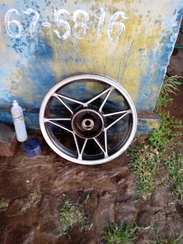 Tanque e roda da cb 400 em ótimo estado - Foto 4