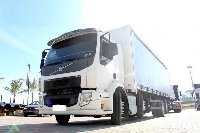 Caminhão Volvo 270 Bi-Truck 8x2 - Foto 3