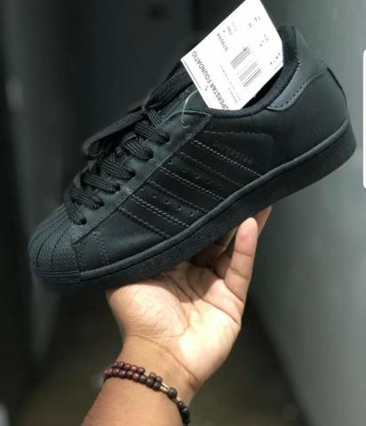 Adidas Total Black e total White