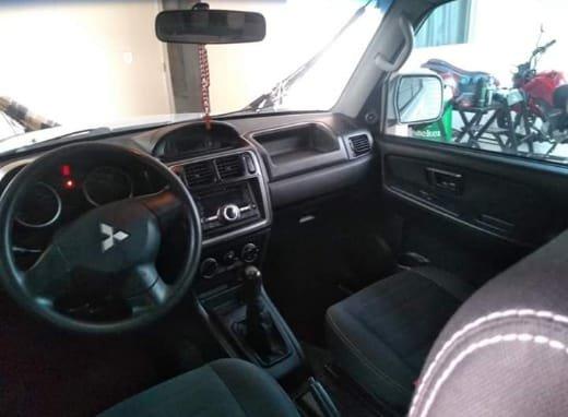 Pajero Tr4 2013 4*2 manual - Foto 6