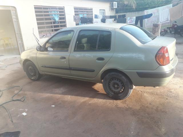 Clio Sedan 16v 1.0 4 portas (leia)