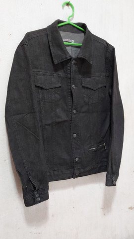 JAQUETA JEANS PRETA básica/ semi Nova