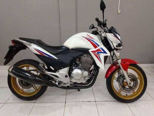 HONDA CB 300R 2013-ÚNICO DONO -IPVA PAGO- PARCELAS BARATAS