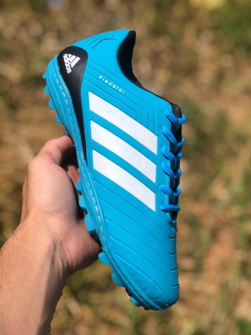 chuteira society adidas azul