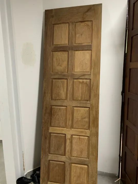 Vendo ótimoa uma porta de madeira  maciça pau darco nova