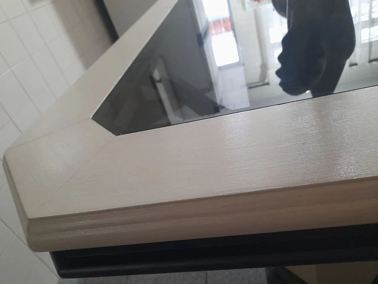 Mesa de Jantar em Vidro com Base Bege  - Foto 4