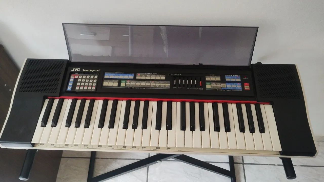 Teclado JVC Stereo Keyboard - Ótimo estado!