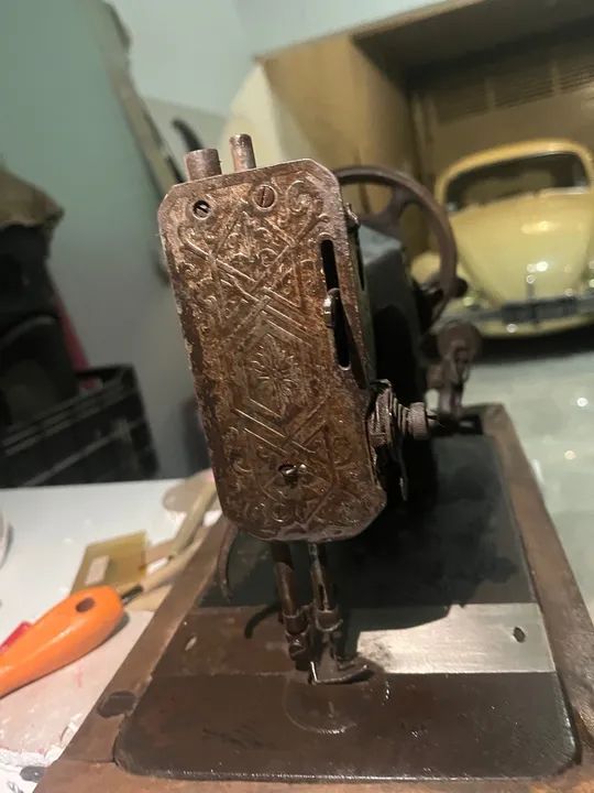 Máquina de costura alemã antiga