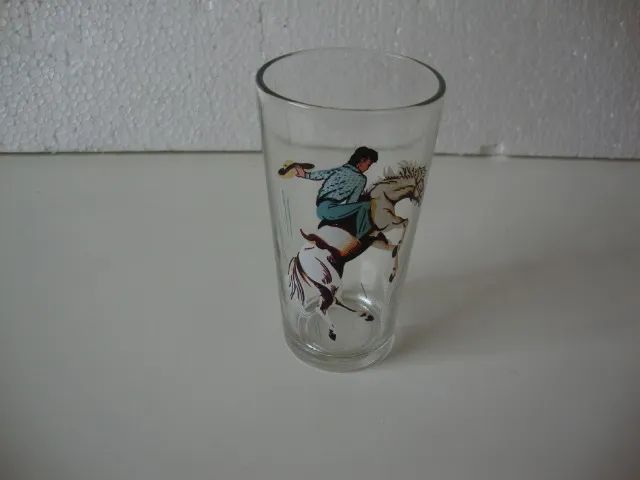 Copo Decorado antigo Nadir Figueiredo .