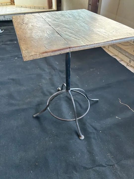 Mesa bistrô de madeira com base em ferro - Foto 3