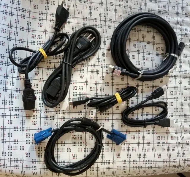 Tenho cabos: de força para (Pc), de vídeo (vga), Hdmi, Sata (HD-Dvd-SSD) leia o anuncio - Foto 2