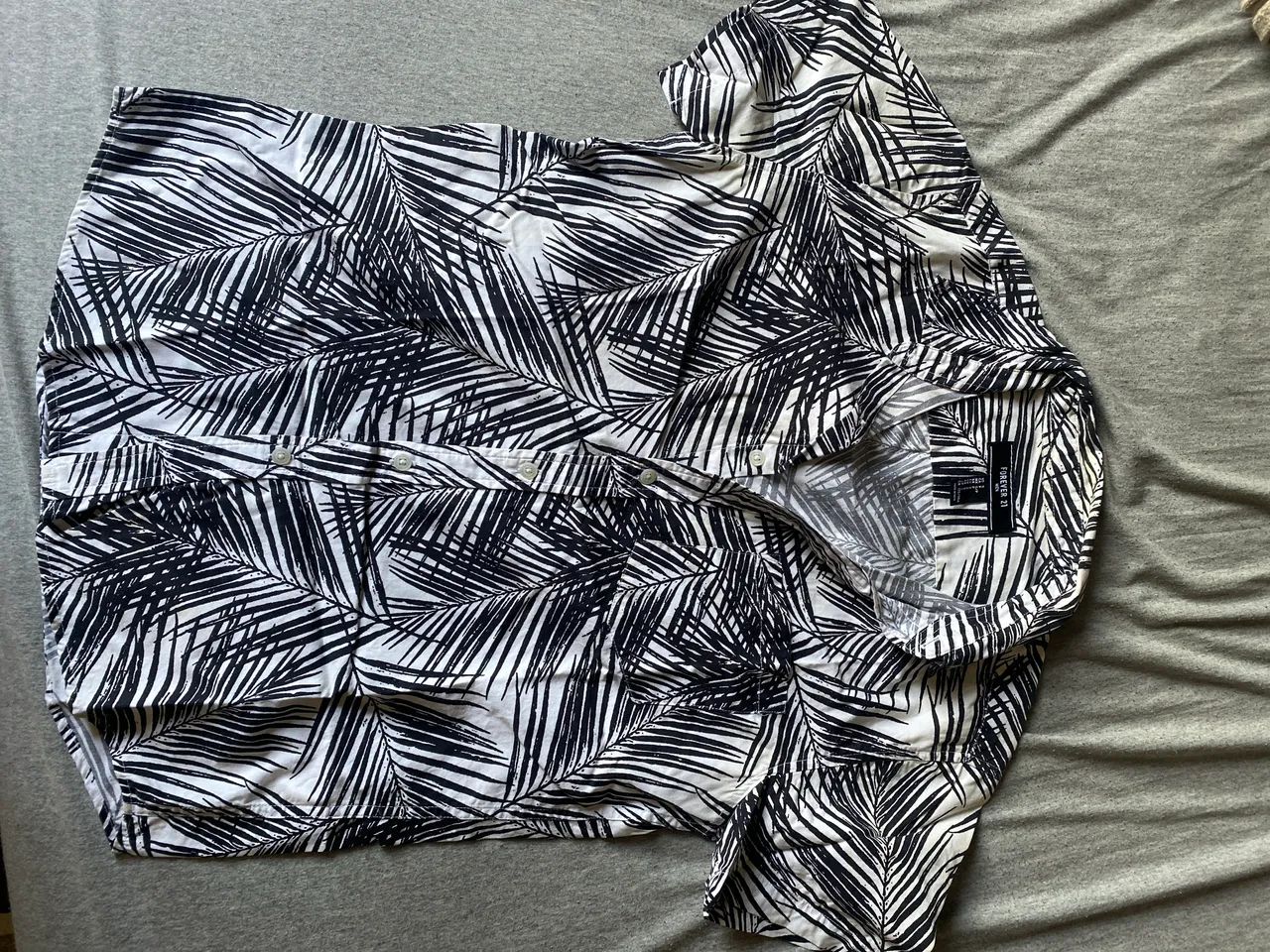 Camisa importada FOREVER 21 comprada nos EUA