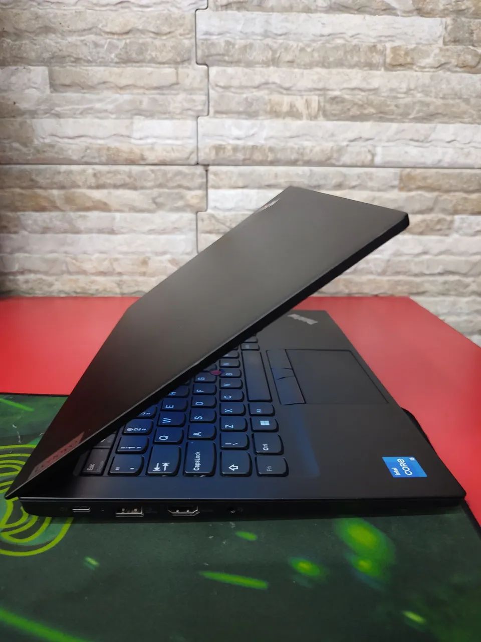 Notebook Lenovo ThinkPad E14 G4 com Intel Core i5 décima segunda  - Foto 4