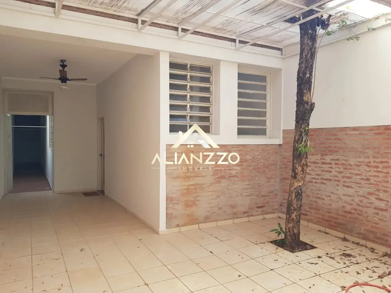 Casa Sobrado Residencial Localizada no bairro Jardim Macedo em Ribeirão Preto/SP. Alianzzo