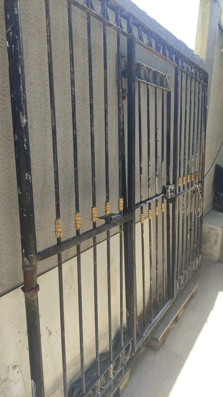 Portão de ferro maciço 