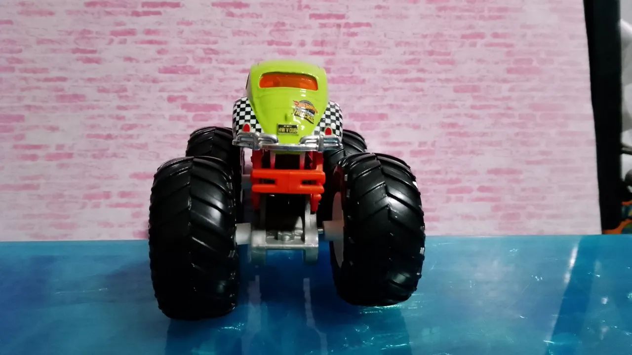 Hot Wheels Monster Trucks Volkswagen Beetle Fusca 2024 Verde  - Foto 4