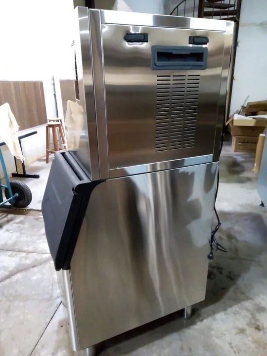 A. Máquina de Gelo 150kg/ dia inox 