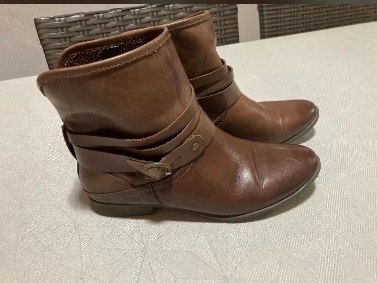 Bota de Couro Marrom