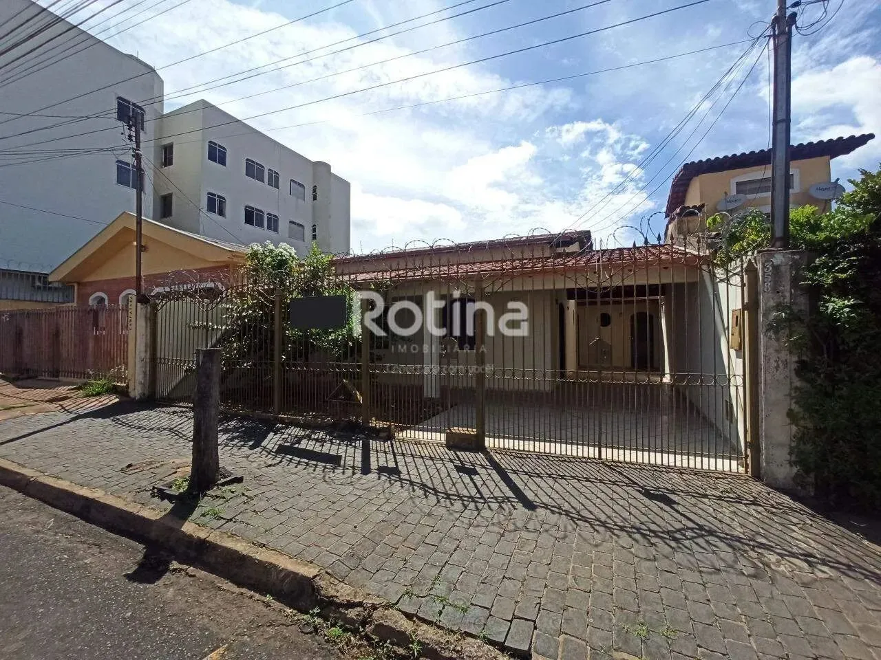 Casa para alugar, 3 quartos, Brasil - Uberlândia/MG - Rotina Imobiliária