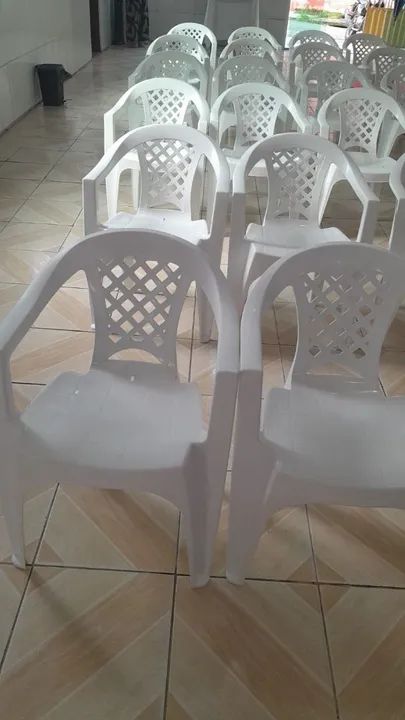 35 Cadeiras Semi-novas! Apenas 40$ Cada