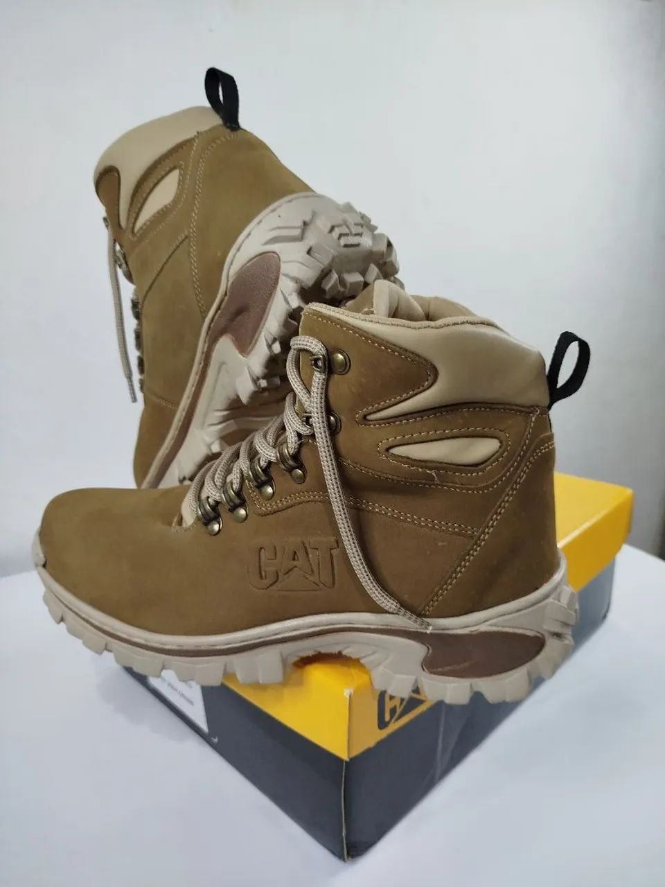 Bota Cat Premium Avelã: Couro Legítimo,Palmilha Gel,Costura Reforçada,Sola Top! N°39 ao 42 - Foto 3