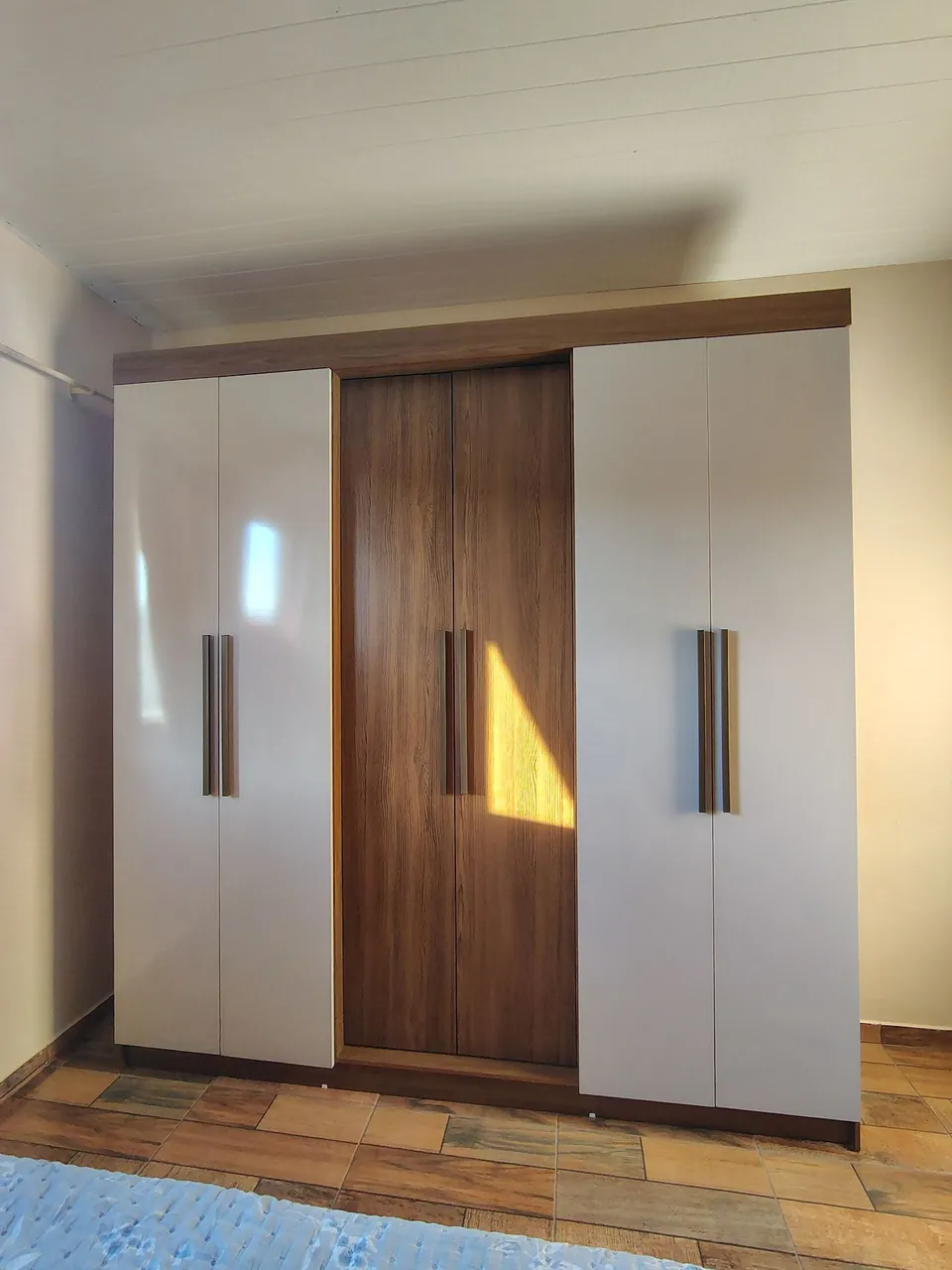 Guarda-Roupa 06 Portas e 02 Gavetas