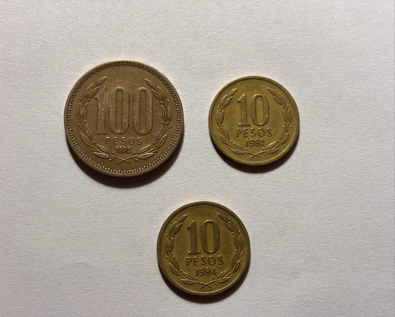 Três Moedas Antigas do Chile - 100 e 10 Pesos 1995