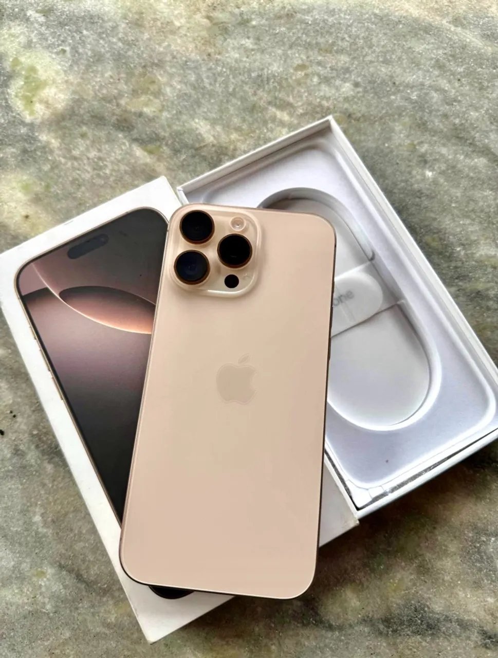 iPhone 16 Pro Max 256 gb (Uberaba) (20 dias de uso)