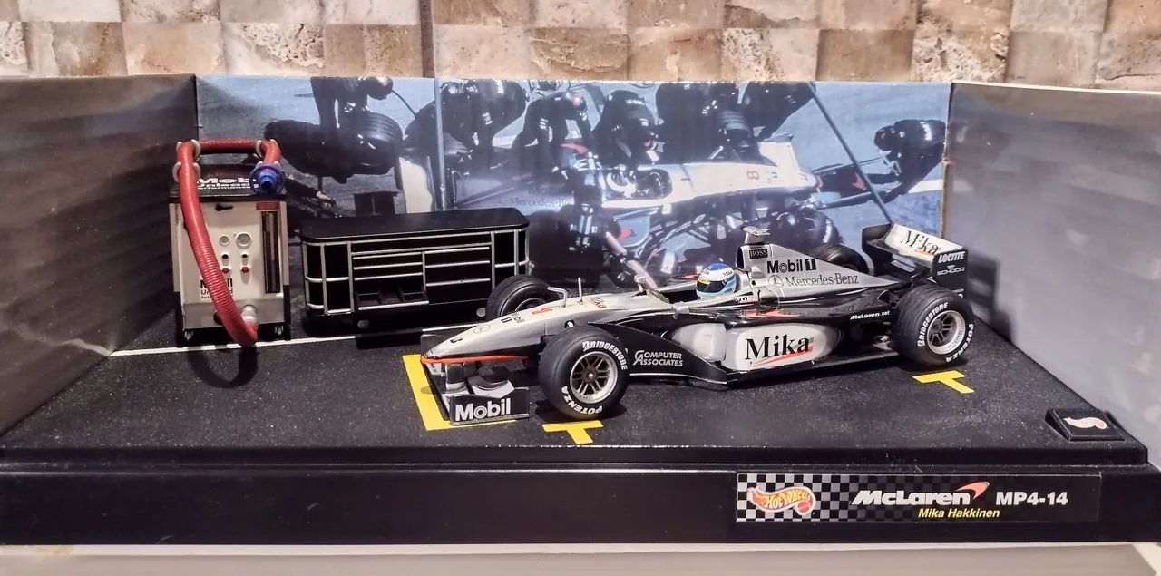 Miniatura Formula 1 Mclaren MP4/14 Mika Hakkinen World Champion 1999 Hot Wheels - Foto 3