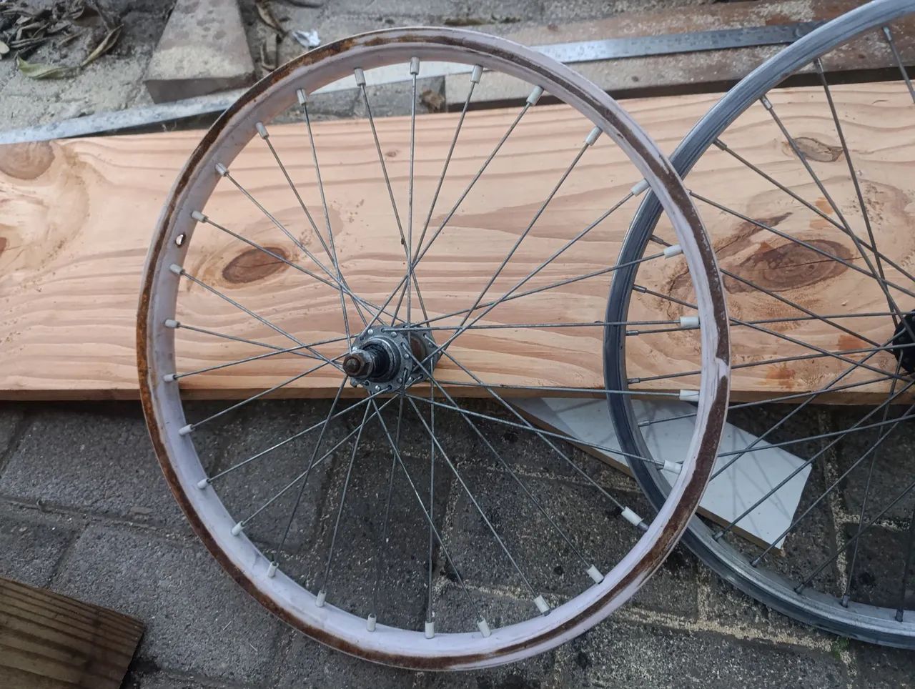 Aros 20 roda dianteira e traseira vai com pneus. - Foto 3
