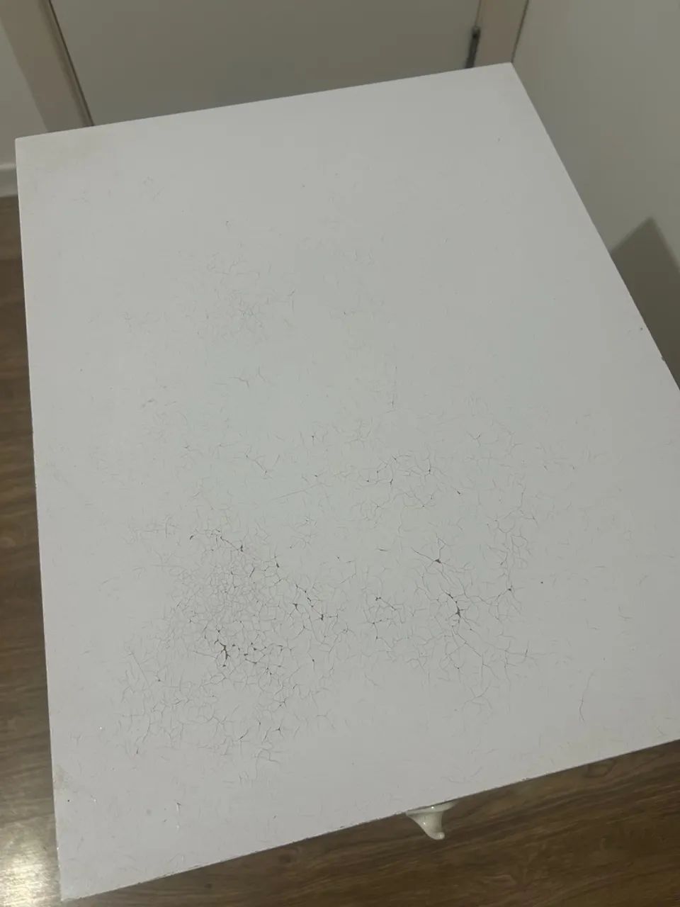 Mesa de cabeceira (criado-mudo) com duas gavetas - Foto 4
