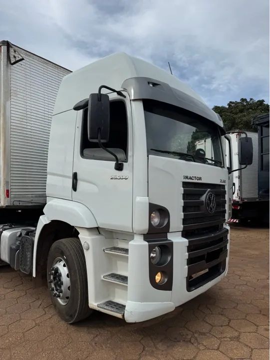 VW 25390 Constelattion 2013 Carreta Baú 30 Paletes 2011 OPORTUNIDADE - Foto 2