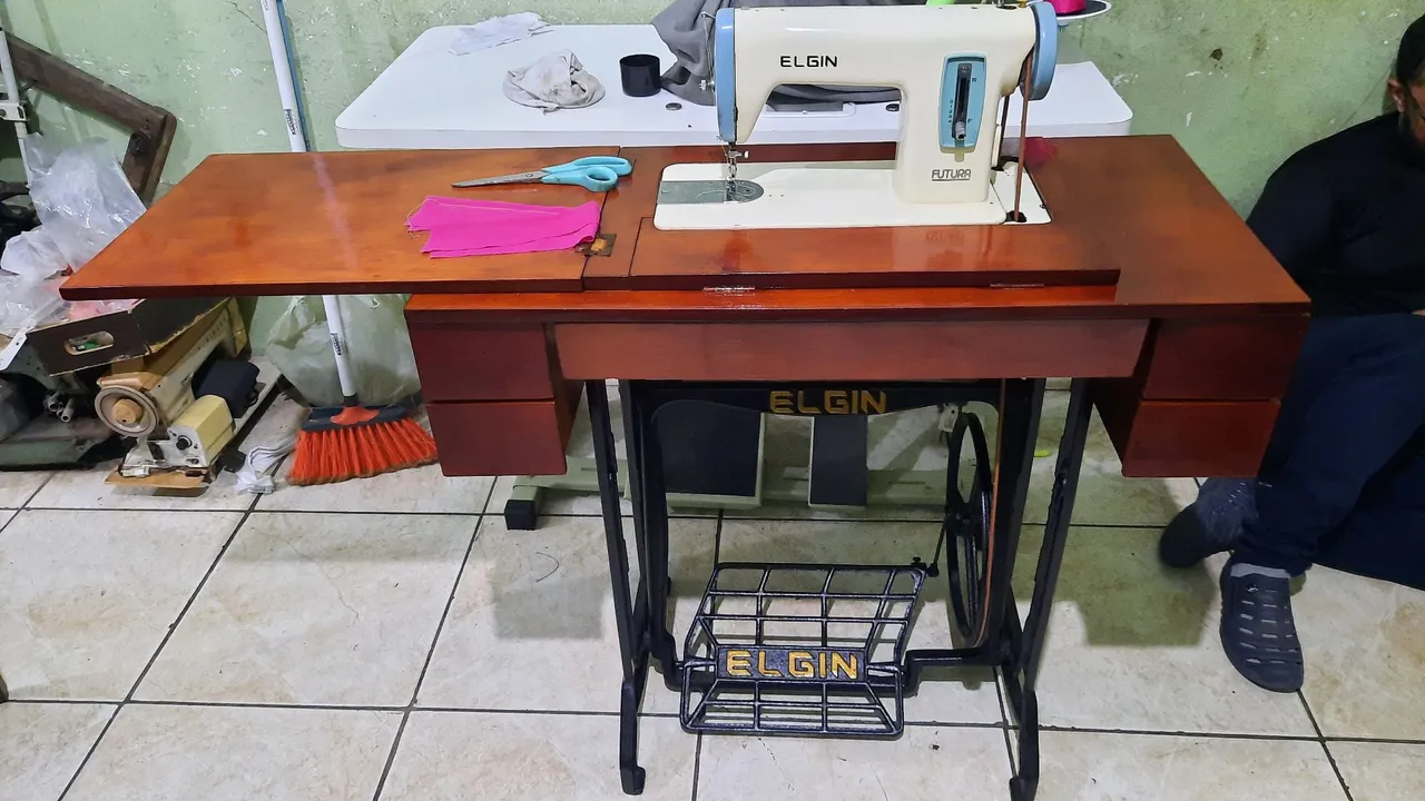 Hehe psiu vendo máquinas a pedal e motor bem conservada 
