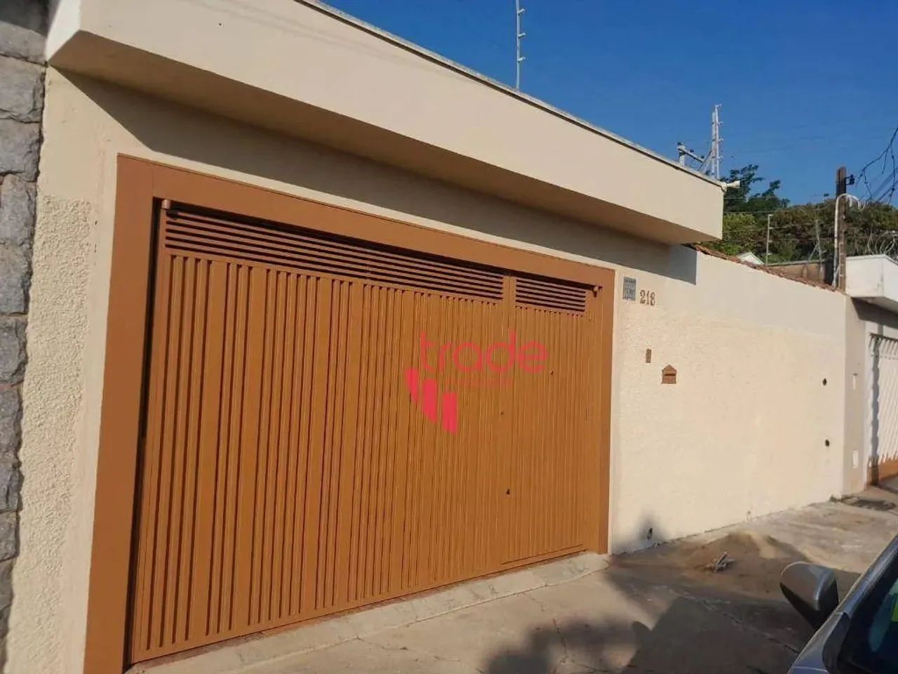 Casa à Venda de 02 Quartos no Bairro Quintino Facci I em Ribeirão Preto com Quintal.