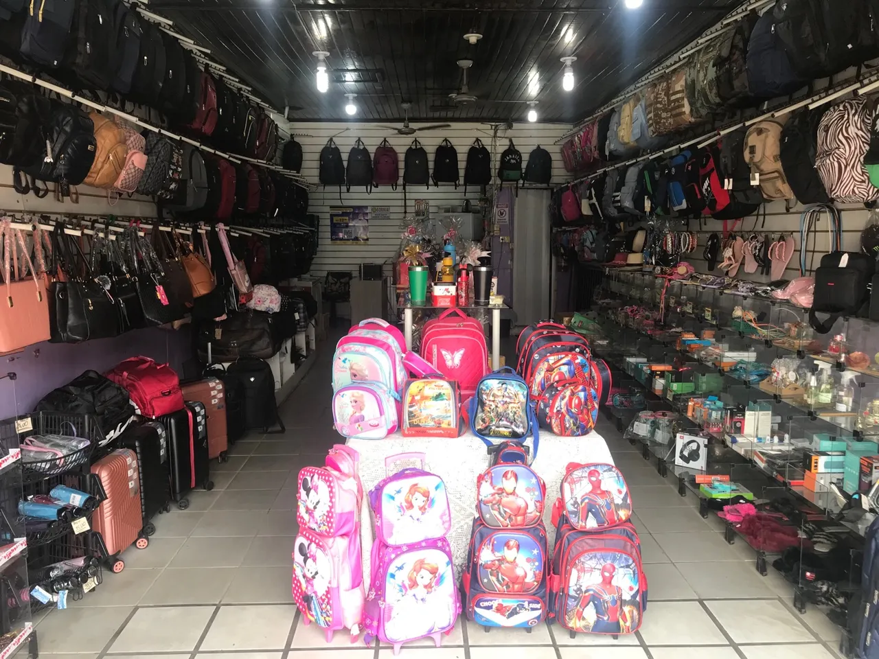 Loja de Bolsas e Malas - Equipamentos Comerciais