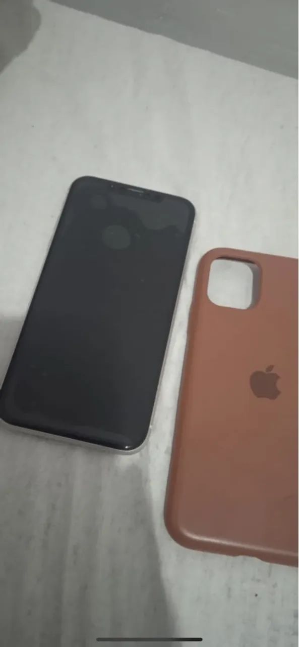 iPhone 1164315886024323122