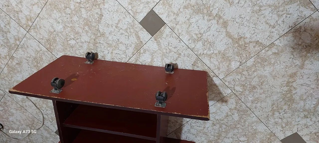 Mesa  com prateleiras - Foto 3