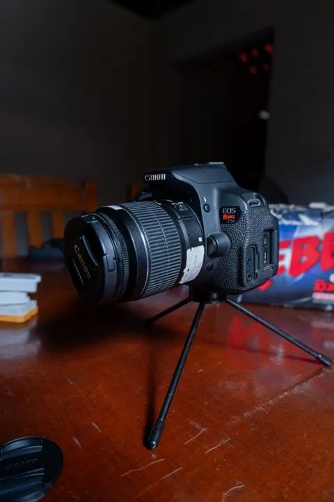 Canon T5i + lente 18-55 + 4 baterias 