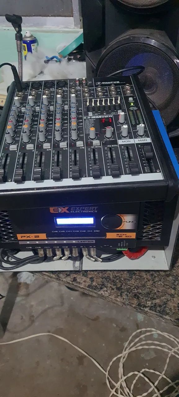 Mesa de som e amplificador profissional