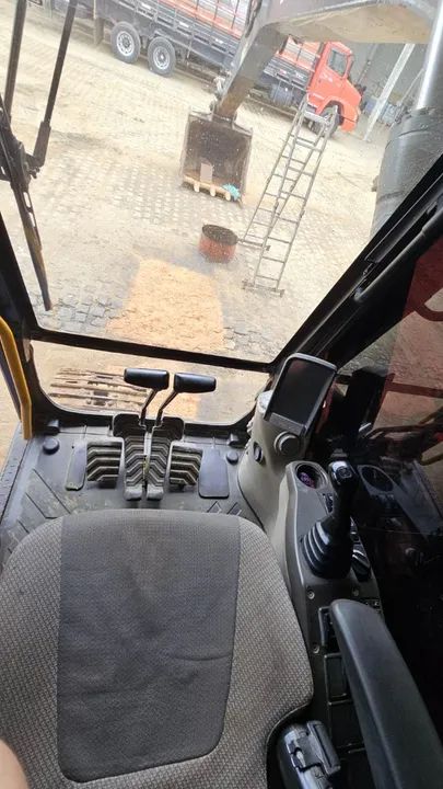 ESCAVADEIRA VOLVO 220DL 2014 - Foto 6