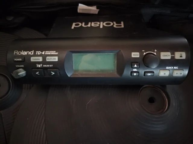Bateria Roland TD-4KX V-Drums Completa com pad e ferragens extras + pedal e bags - Foto 4