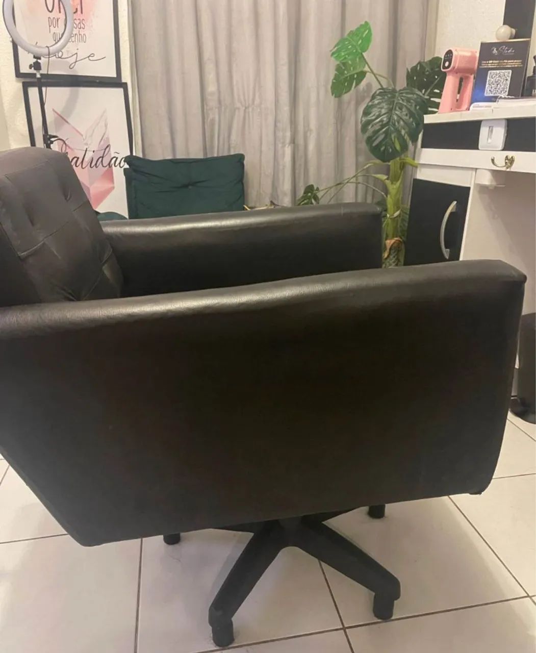 Poltrona Elegante em Couro Preto - Foto 4