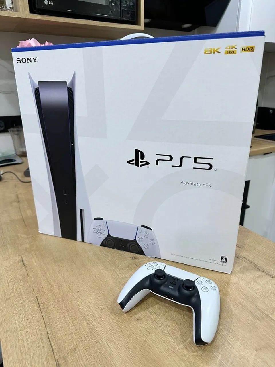 PS5 WITH NO SIGNS OF USE (WITH INVOICE)64318477665410122