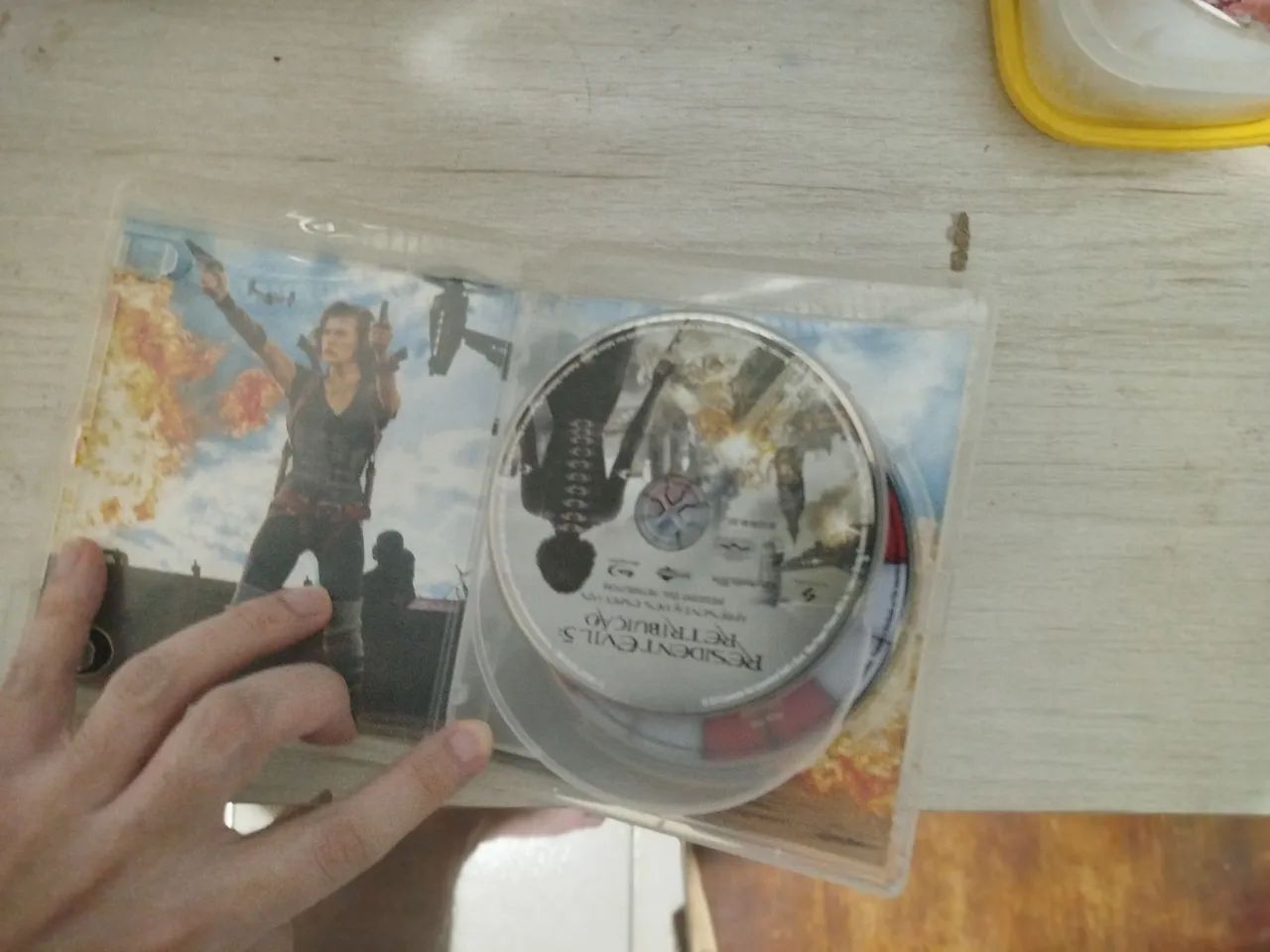 Blu-ray 3D e 2D Resident Evil 4: Recomeço - Foto 4