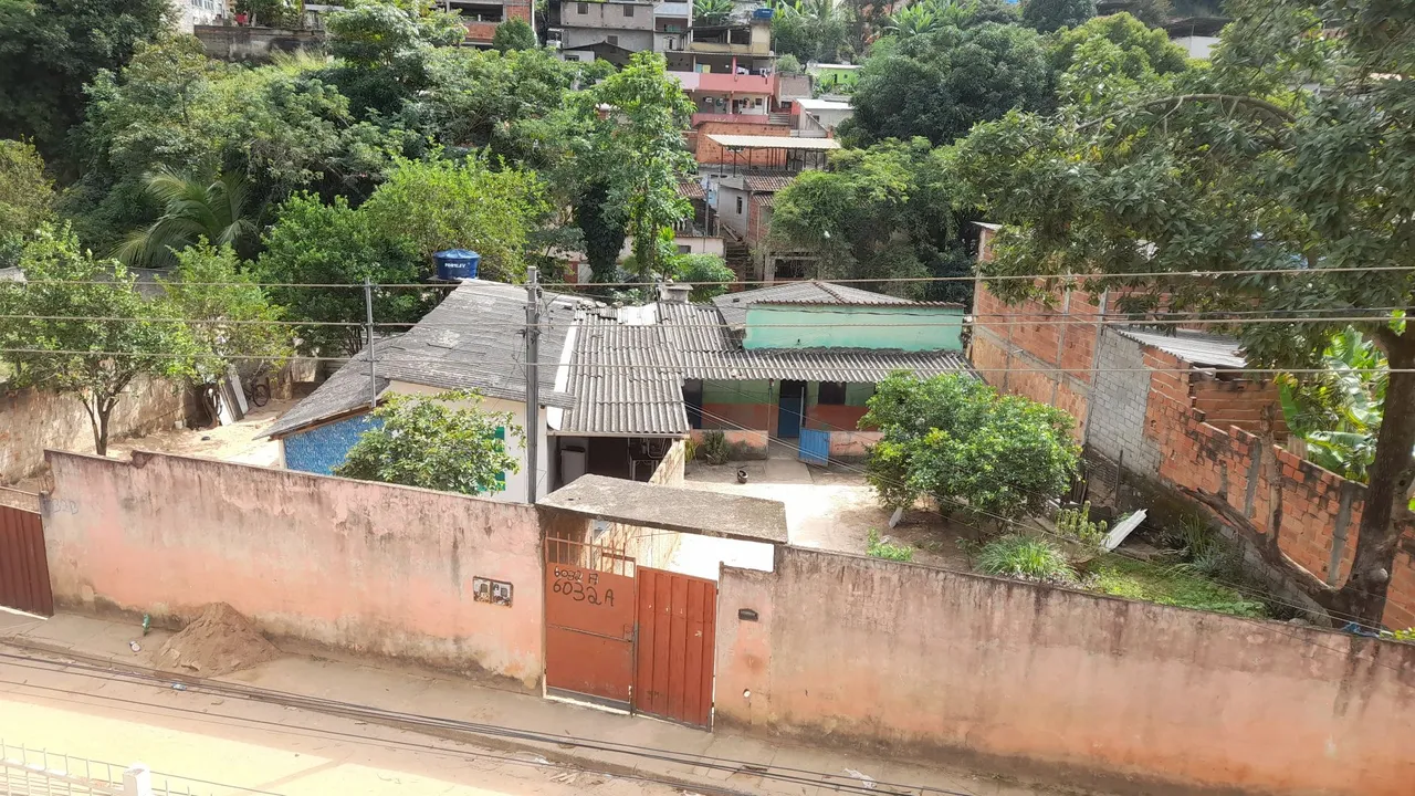 VENDE-SE DUAS CASAS
