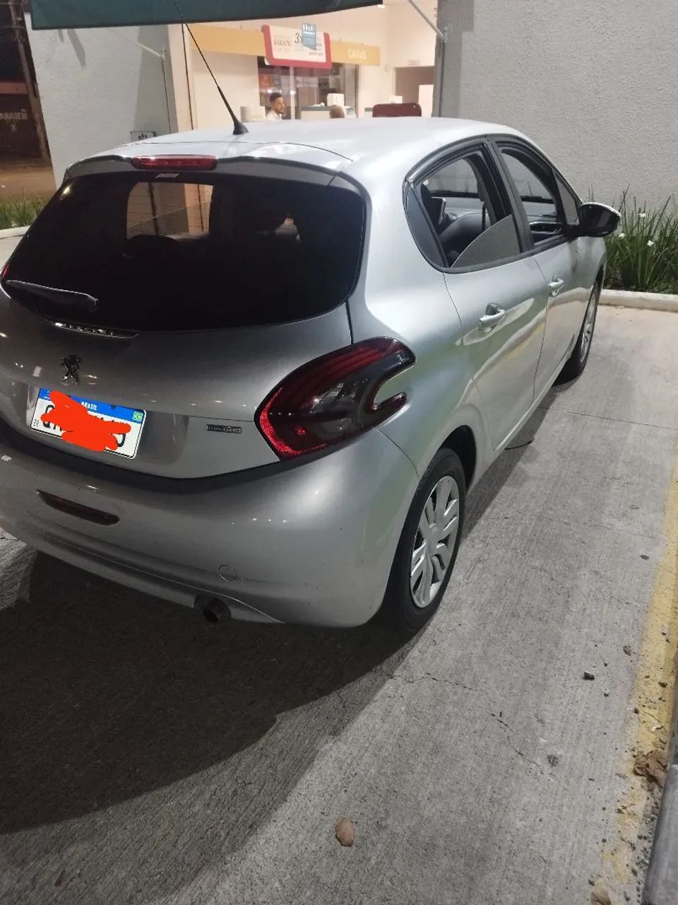 Peugeot 208 2018 1.2 troco em moto - Foto 4