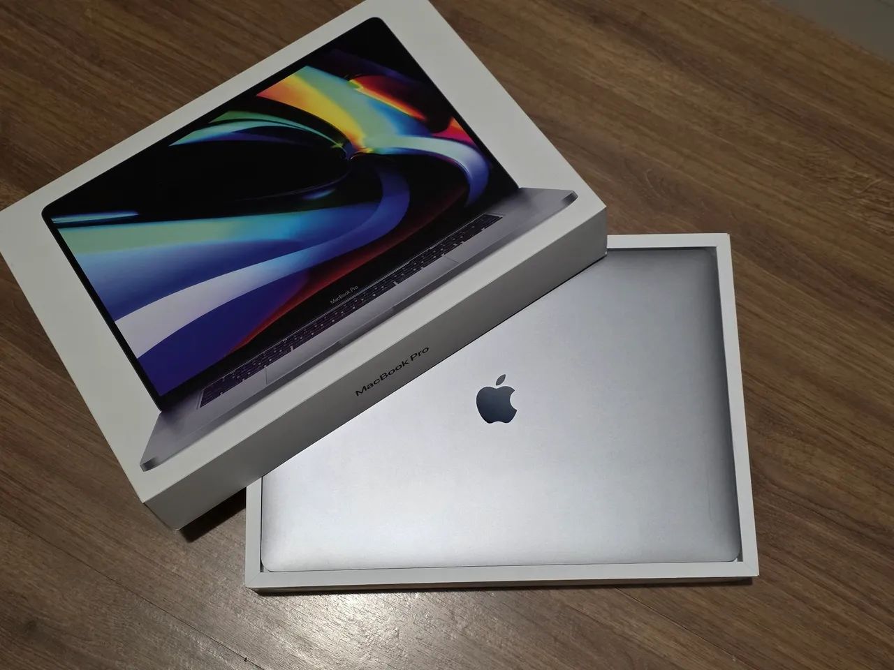 MacBook本体 MacBook Pro 2019 16inch i7 16Gb 512Gb Macbook Pro 2019, 16'', Core I7, 16gb, Ssd-512gb, 4gb Vídeo