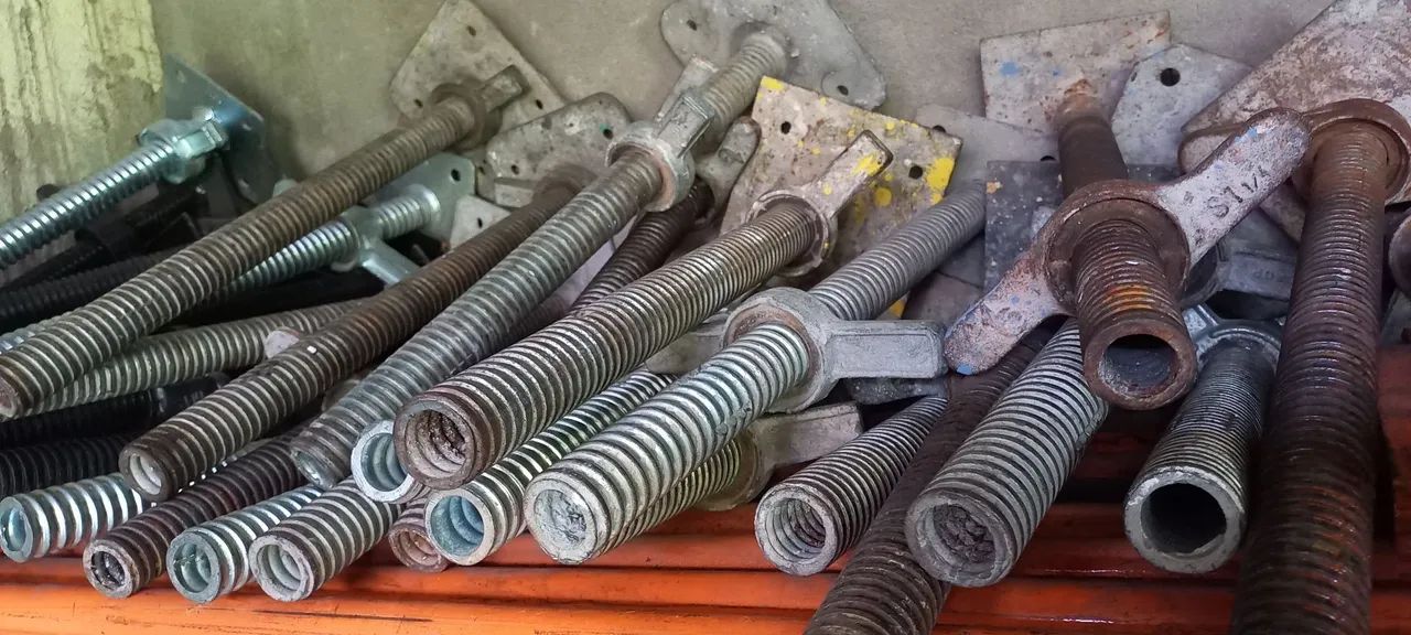 Andaimes  usados e novos, na norma NR18  - Foto 2