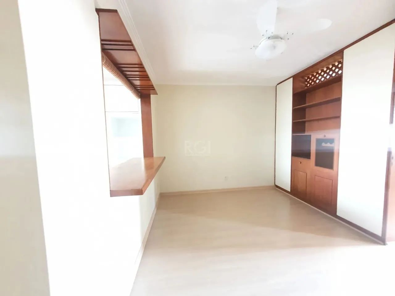 Apartamento de 1 dormitório, sendo suíte no bairro Santana. Reformando e semimobiliado. Sa - Foto 5