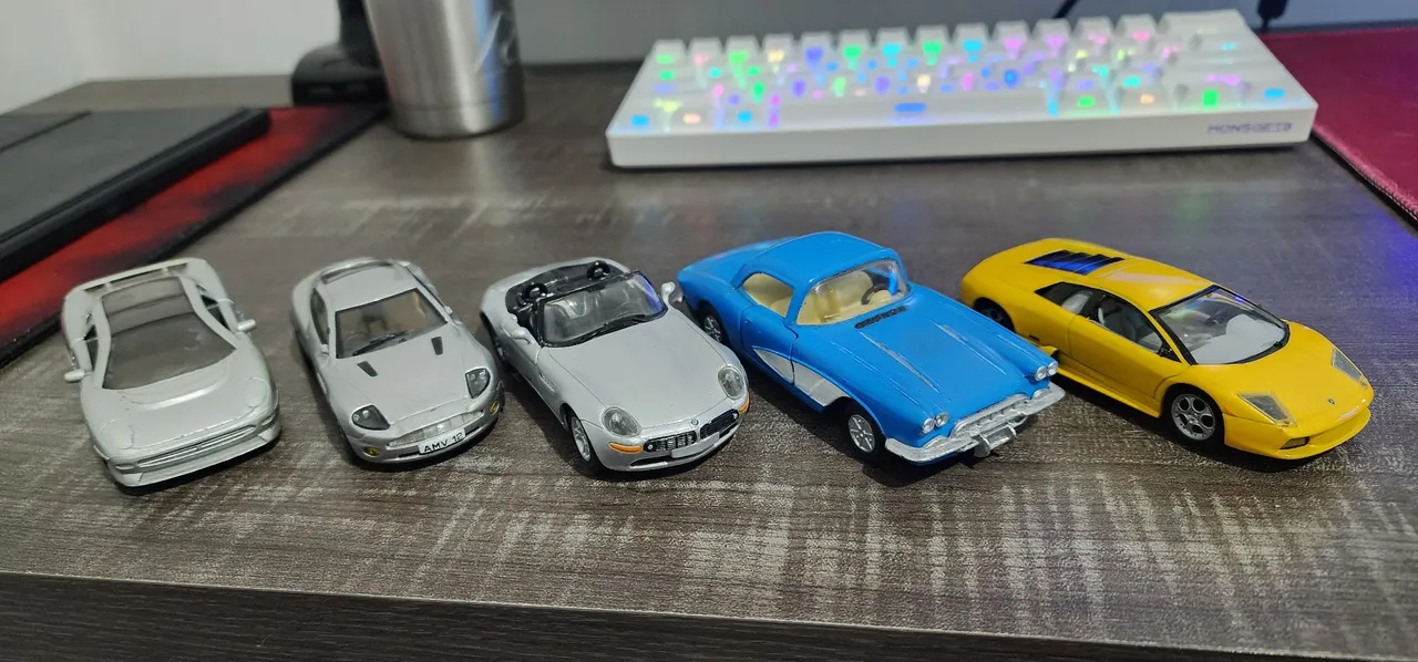Coleção 5 Miniaturas de carros colecionáveis 1:36 1:38 1:43 Maisto Sunnyside Ixo
